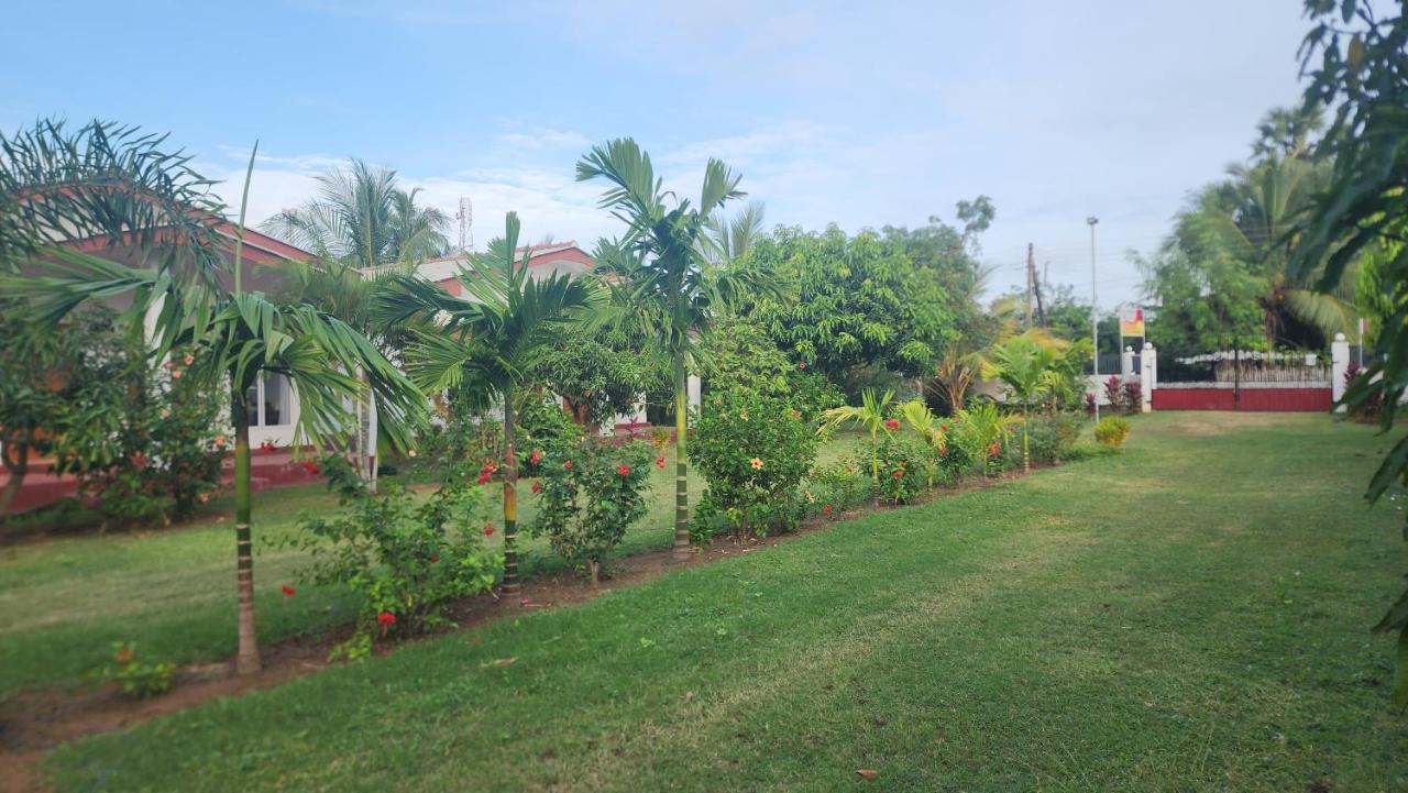 Jeys Place Nilaveli Exterior photo