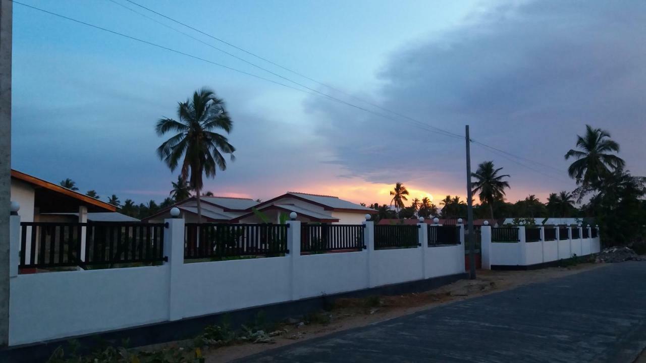 Jeys Place Nilaveli Exterior photo